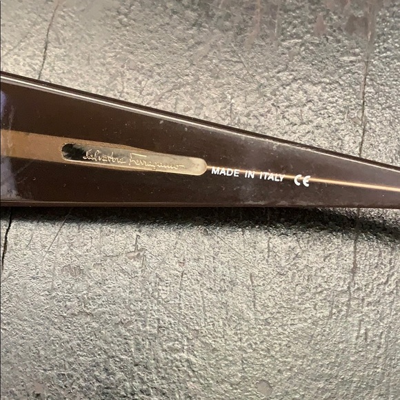 Salvatore Ferragamo sunglasses made in Italy w/cas